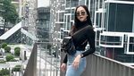 Makan Siang sambil Lihat Foto Aura Kasih saat Liburan Yuk!