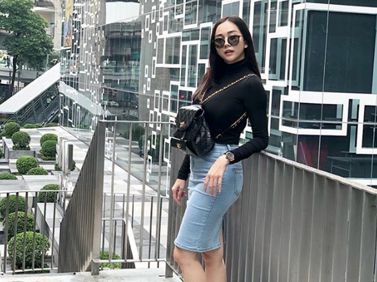 Aura Kasih Makin Seksi, Luna Maya Foto Bareng Sundel Bolong