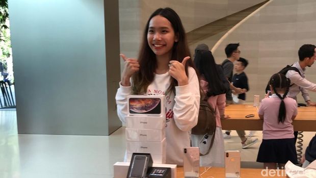 iPhone XS Max Paling Diburu di Apple Orchard