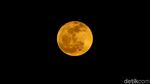 Cantiknya Bulan Purnama di Langit Jakarta Malam Ini