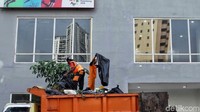 Sampah juga rutin dibersihkan.