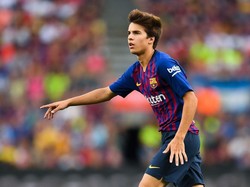 Riqui Puig, gelandang tengah muda Barcelona dikabarkan belum bikin Xavi terkesan (Getty Images)