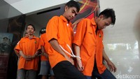 Bahkan ada seorang tersangka yang baru 11 hari keluar penjara setelah ditahan selama 11 tahun.
