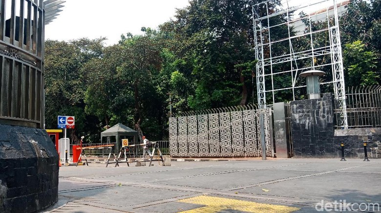 Viral, Ini Alasan Pagar Istiqlal di Juanda Ditutup Saat Akhir Pekan Viral, Ini Alasan Pagar Istiqlal di Juanda Ditutup Saat Akhir Pekan
