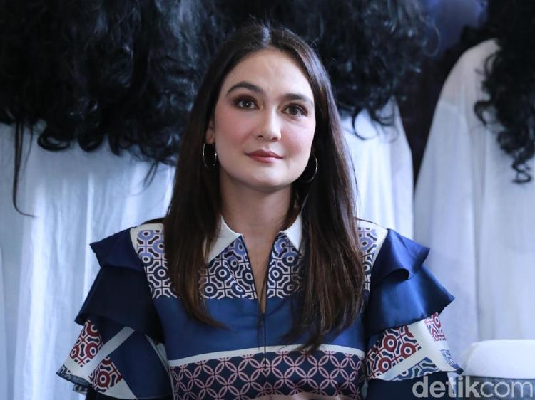 Serem! Luna Maya Foto Bareng Sundel Bolong