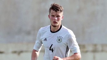 Lars Lukas Mai (bek tengah) dari Bayern Munchen punya rating rata-rata 64 dan potensi pertambahan rating 20 (jadi 84). (Foto: Ricardo Nascimento/Getty Images)