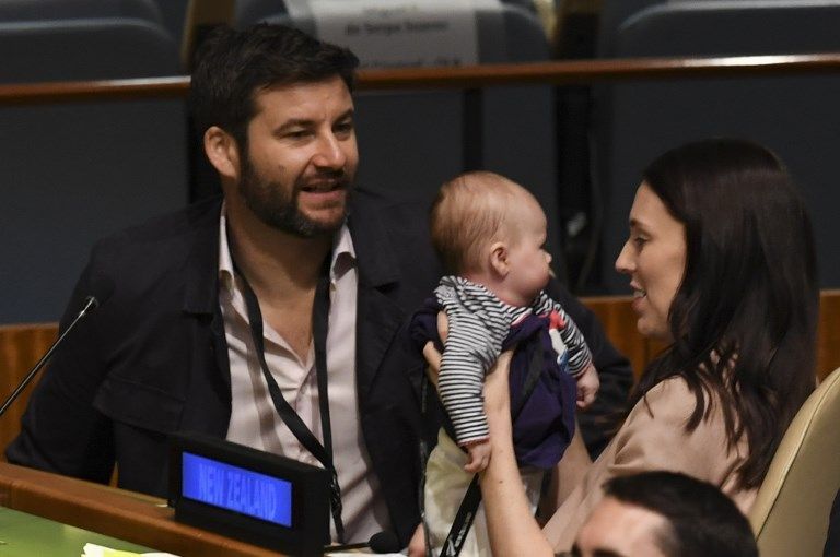 Jacinda Ardern, Prime Minister and Minister for Arts, Culture and Heritage, and National Security and Intelligence of New Zealand kisses her daughter Neve Te Aroha Ardern Gayford, as her husband Clarke Gayford (L) looks on during the Nelson Mandela Peace Summit September 24, 2018, one day before the start of the General Debate of the 73rd session of the General Assembly at the United Nations in New York. / AFP PHOTO / Don EMMERT