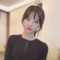  Moo Bin memulai karier jurnalismenya pada November 2016, tetapi dalam waktu singkat, ia mendapatkan popularitas yang luar biasa karena penampilannya lebih cantik daripada idola Korea. Foto: Instagram