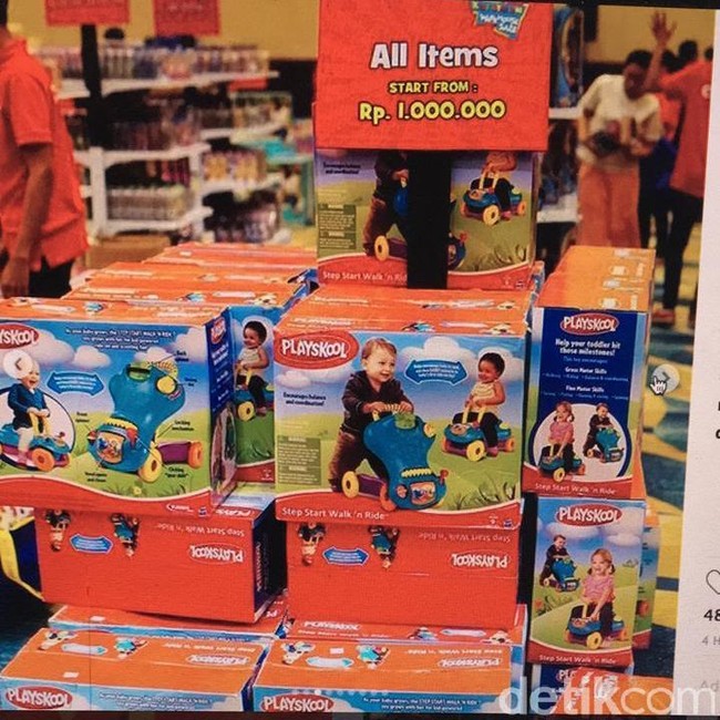 Mainan bayi dan anak kecil bermerek Playskool dijual mulai Rp 100 ribuan untuk mobil-mobilan. Ada pula baby walker yang bisa dijadikan mainan mobil-mobilan seharga Rp 300 ribu. Dok. Senayan City