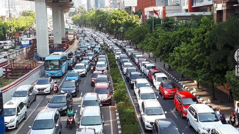 Mobil Pendemo Tutup Jalur Lambat, Jl Rasuna Said Macet Parah! Mobil Pendemo Tutup Jalur Lambat, Jl Rasuna Said Macet Parah!