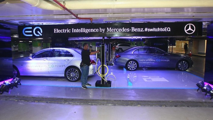 Mercedes-Benz Indonesia resmikan Privilege Parking with EQ Power Charging untuk pertama kalinya di Jakarta.