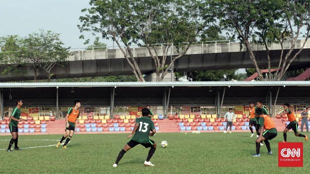 Fakhri Husaini menganggap rekreasi sebagai bagian dari persiapan dan latihan.