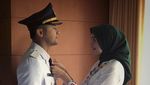 Hengky Kurniawan Ngantor Bawa Istri dan Anak, Netizen Sewot