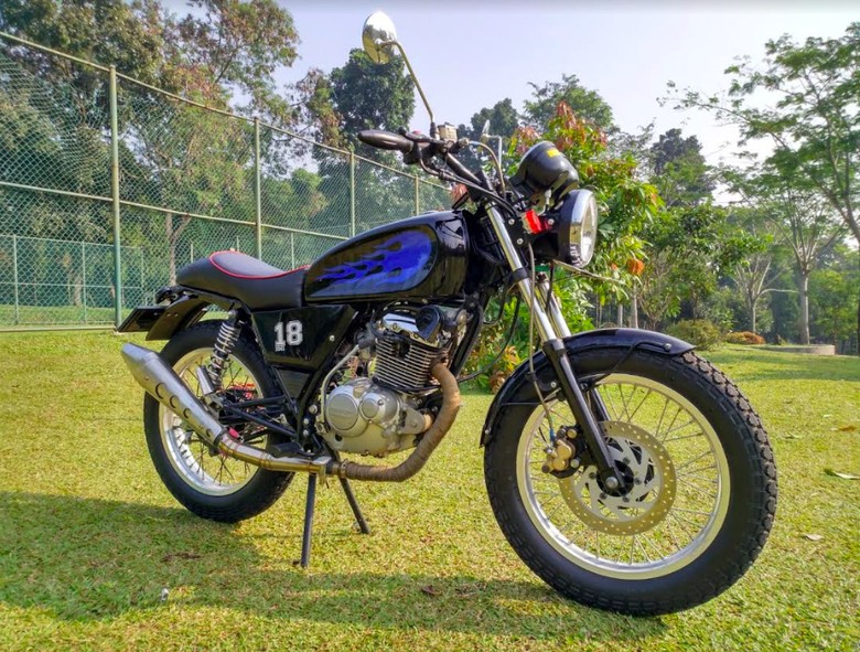 Modif Suzuki Thunder 125 'Si Api Biru' Pelahap Gunung Salak