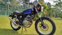 Modifikasi Suzuki Thunder Si Api Biru ini milik M. Darto, GM salah satu hotel yang ada di Kota Bogor ini. Foto: dok. Istimewa