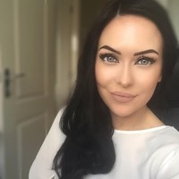 Wanita 26 tahun itu kemudian melakukan berbagai prosedur kecantikan. Sophie menghabiskan biaya hingga 4 ribu poundsterling atau sekitar Rp 78 juta.  Foto: Instagram@ sophieattwooduk_