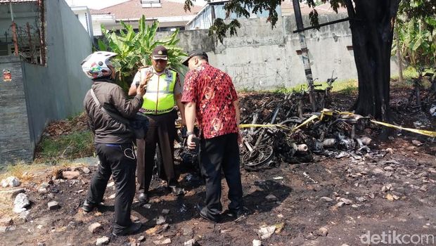 Belasan sepeda motor ludes terbakar/