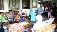 Kedatangan Maruf menjadi pelengkap setelah pasangannya, petahana Presiden Joko Widodo lebih dulu menemui Sinta Nuriyah beberapa waktu lalu. 
