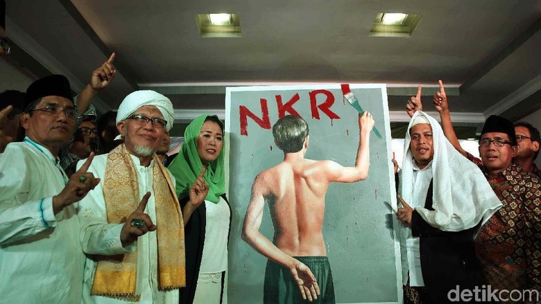 Usai Deklarasi Dukungan, Yenny Wahid Pamer Lukisan Jokowi Usai Deklarasi Dukungan, Yenny Wahid Pamer Lukisan Jokowi