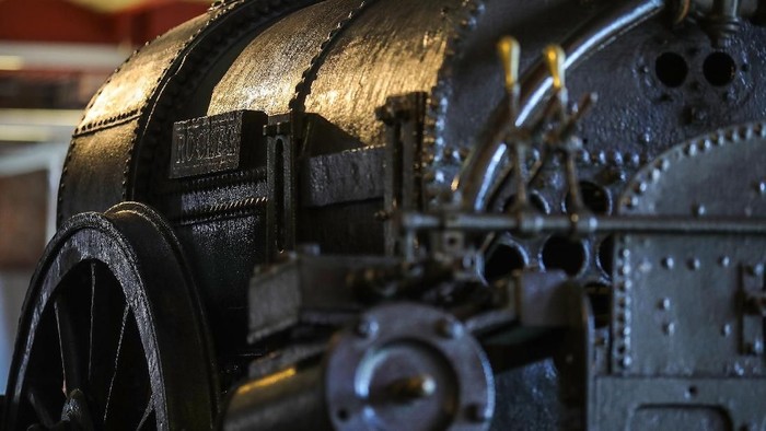 Lokomotif uap Stephensons Rocket kembali ke Manchester setelah pertama kali beroperasi di tahun 1829. Transportasi ini merupakan ikon dari revolusi industri.