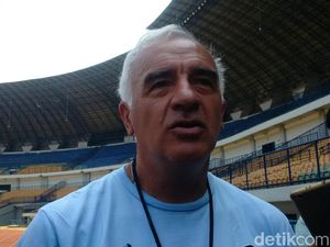 Masa Depan Dipertanyakan, Pelatih Persib Pilih Mudik