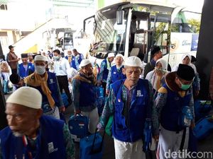 Kloter Terakhir Jemaah Haji Debarkasi Solo Tiba di Tanah Air