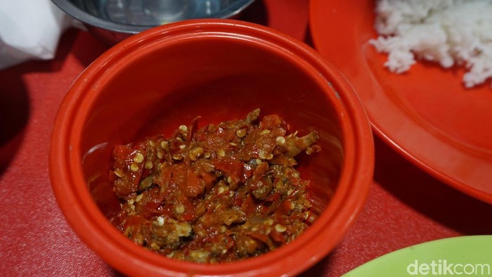 Contoh sajian kuliner dengan sambal setan. (Foto: dokdetikFood/Dewi Anggraini) Contoh sajian kuliner dengan sambal setan. (Foto: dokdetikFood/Dewi Anggraini)