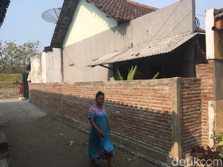 Rumah Khotijah Diblokade Seger, Warga: Urusan Air Saja Kok Jadi Perkara Rumah Khotijah Diblokade Seger, Warga: Urusan Air Saja Kok Jadi Perkara