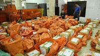 Persoalan pembayaran gaji pegawai PT Pos Indonesia (Persero) akhirnya menemui titik terang. Sebenarnya, bagaimana sih kesibukan pak pos?