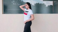 Hal tersebut karena foto dirinya bersama pebulutangkis Kevin Sajaya beredar di internet. Foto: Denira Wiraguna (Instagram)