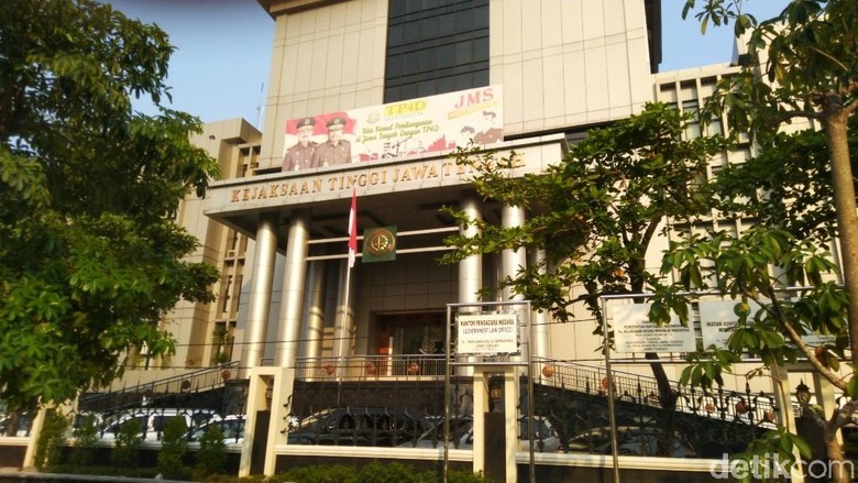 Diperiksa Kejati, Bupati Kendal Jadi Saksi Korupsi Mading Elektronik Diperiksa Kejati, Bupati Kendal Jadi Saksi Korupsi Mading Elektronik