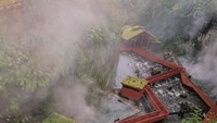 Desain Termas Geometricas terinspirasi dari Jepang. Terutama jembatan kayu yang panjang dan berbelok-belok seperti labirin (Termas Geometricas)