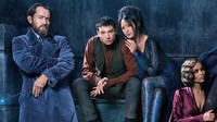 Ezra memerankan Cradence Barebone sedangkan Claudia Kim jadi Nagini. Dok. Warner Bros
