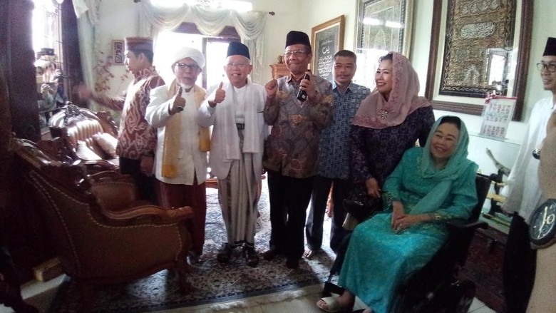 Disambut Yenny Wahid, Maruf Amin Kunjungi Istri Gus Dur Disambut Yenny Wahid, Maruf Amin Kunjungi Istri Gus Dur