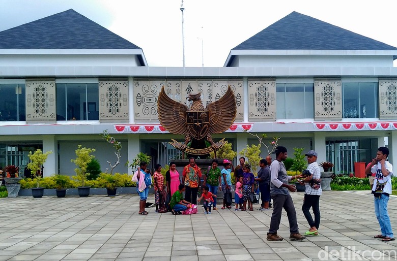 Kawasan PLBN Skouw: Dulu Ditakuti, Sekarang Jadi Tempat Selfie Kawasan PLBN Skouw: Dulu Ditakuti, Sekarang Jadi Tempat Selfie