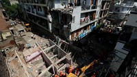Sebanyak 8 orang telah berhasil diselamatkan dan telah dievakuasi ke rumah sakit terdekat. Adnan Abidi/Reuters.
