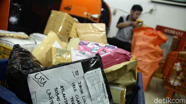 Hari Ini Pak Pos Terima Gaji Lagi