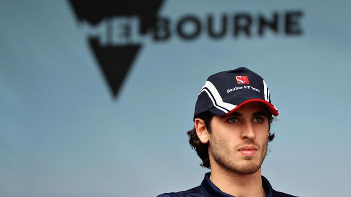 Antonio Giovinazzi akan bertandem dengan Kimi Raikkonen di Sauber pada musim depan. (Foto: Mark Thompson/Getty Images) Antonio Giovinazzi akan bertandem dengan Kimi Raikkonen di Sauber pada musim depan. (Foto: Mark Thompson/Getty Images)