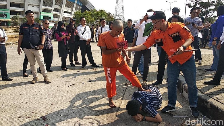 Pengakuan Sadis Tersangka Pengeroyok Haringga Sirla Pengakuan Sadis Tersangka Pengeroyok Haringga Sirla