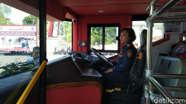Si Denok, bus tingkat wisata Kota Semarang. 