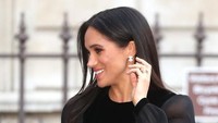 Mereka juga menyebut anak pertama Meghan dan Pangeran Harry diperkirakan lahir pada musim semi 2019.