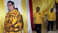 Ketua Umum Partai Golkar Airlangga Hartarto menyerahkan hal itu sepenuhnya kepada KPK.