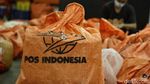 Melihat Kesibukan PT Pos Melayani Jasa Pengiriman