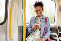 Dari Pada Buka Instagram, Ini 5 Hal yang Melatih Otak Saat Perjalanan Kantor