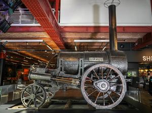 Menengok Lokomotif Bersejarah Stephensons Rocket di Museum Manchester