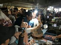 Sandiaga di Pasar Pocong.