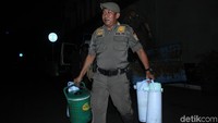 Selain sepeda, Satpol PP juga mengamankan termos milik pedagang.
