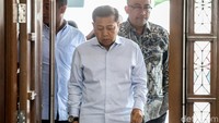 Mantan Ketua DPR RI itu membantah pernah menerima uang sebesar 500.000 dollar Singapura dari Fayakhun Andriadi.