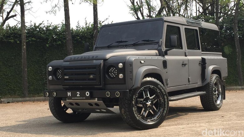 Land Rover Defender 1998 ala Mahasiswa Bandung