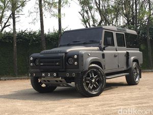 Land Rover Defender 1998 ala Mahasiswa Bandung